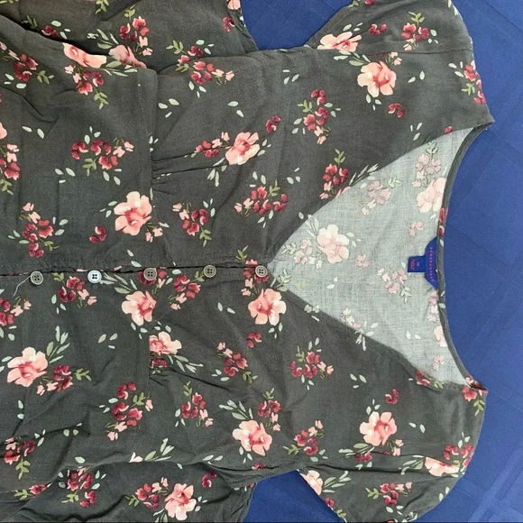Aeropostale Short Sleeve Gray Floral Dress - Picture 3 of 5